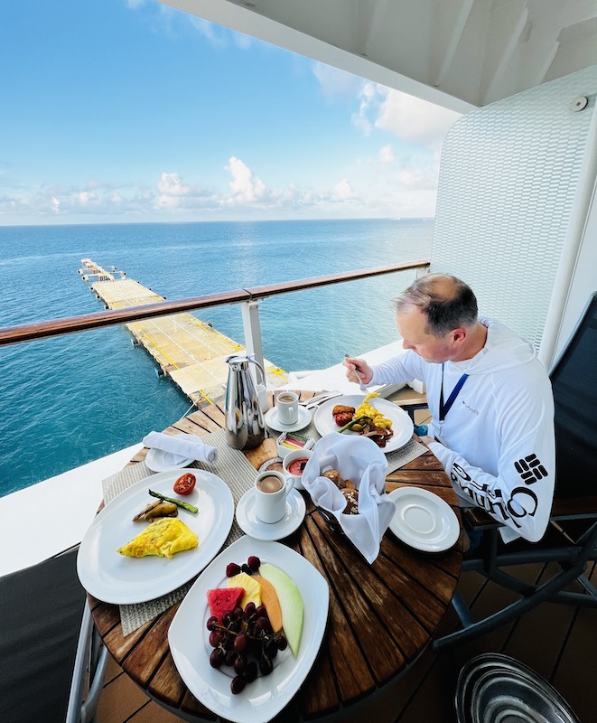 Postcardjar Friends Cruise balcony breakfast